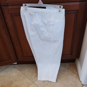 Liz Claiborne White Capris